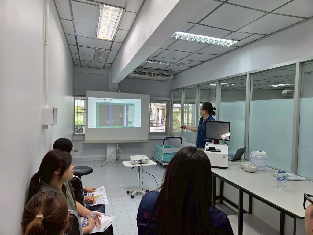 Live demonstration of SpectraStar NIR spectrometer and NIR spectrum analysis at Khon Kaen University